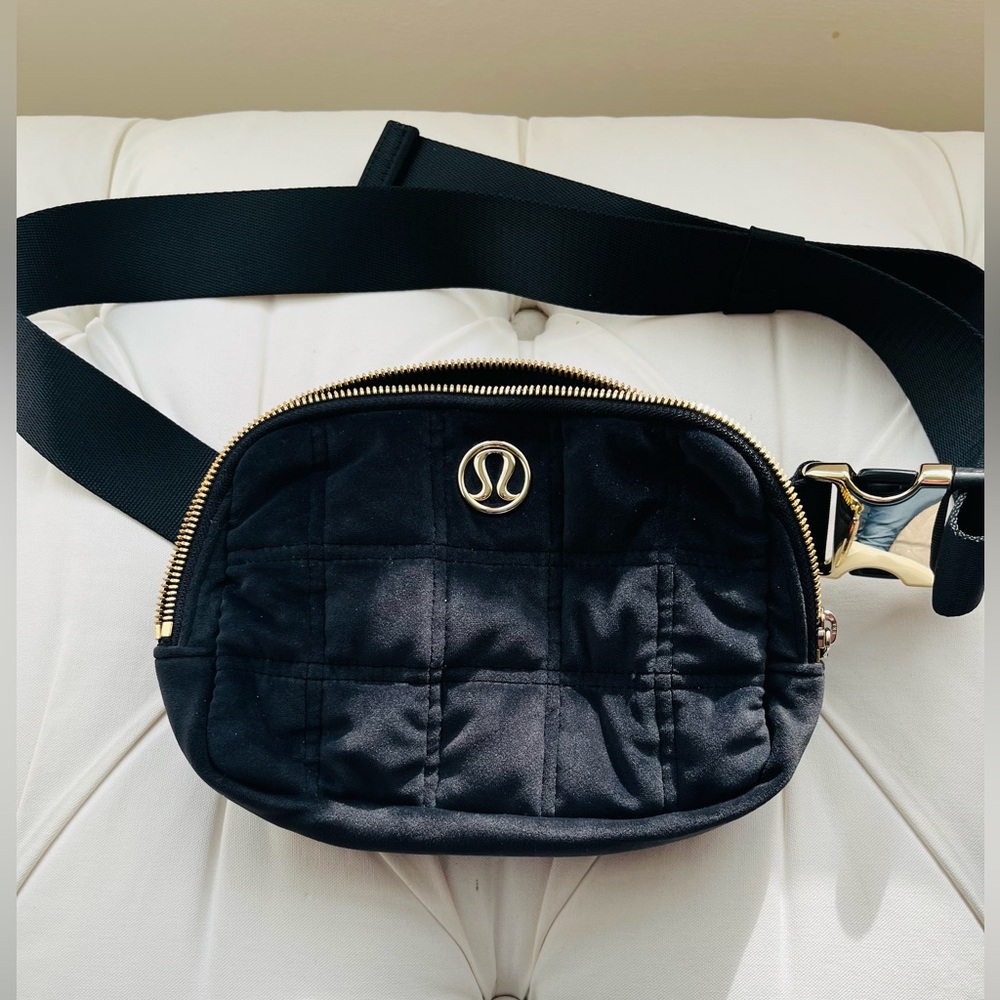 Excellent Condition Lululemon Black Quilted Crossbody Bag with Gold Accents